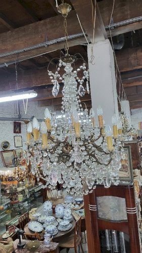 GROS LUSTRE A PAMPILLES 18 AMPOULES