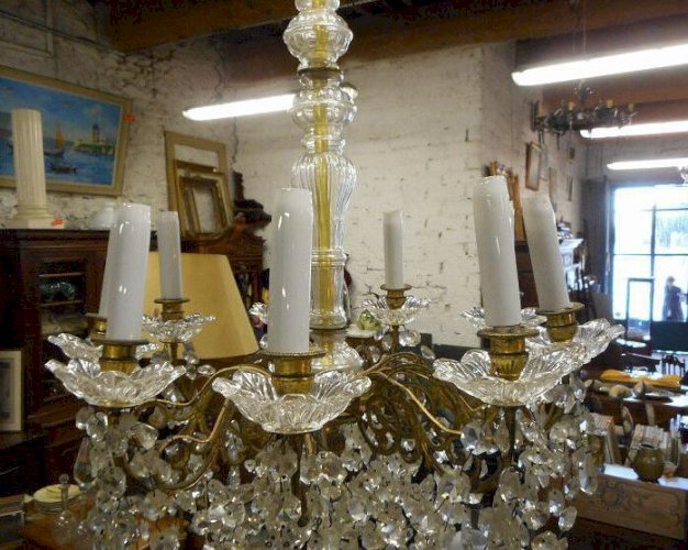 GROS LUSTRE A PAMPILLES 8 AMPOULES A GUIRLANDE N26