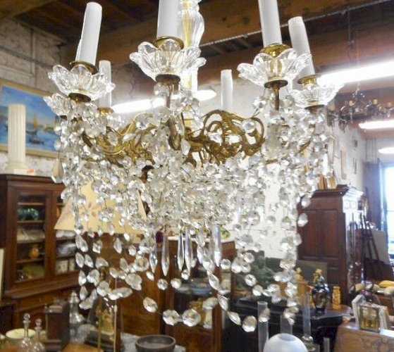 GROS LUSTRE A PAMPILLES 8 AMPOULES A GUIRLANDE N26