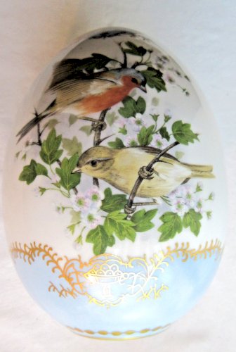 Gros oeuf Art Déco  en porcelaine peint d'oiseaux et de fleurs, 17 cm