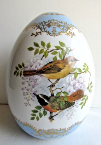 Gros oeuf Art Déco  en porcelaine peint d'oiseaux et de fleurs, 17 cm