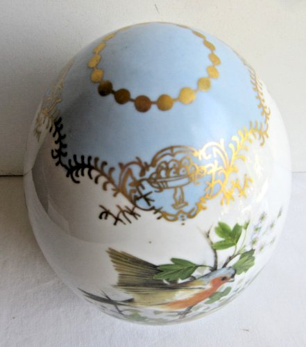 Gros oeuf Art Déco  en porcelaine peint d'oiseaux et de fleurs, 17 cm