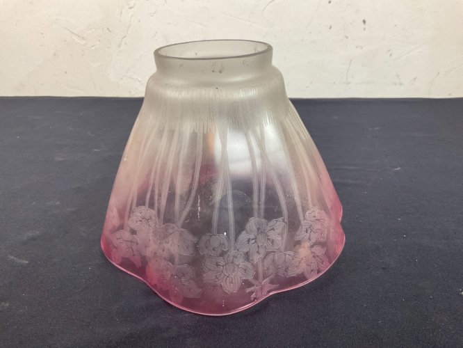 Gros tulipe De Lampe pétrole Baccarat , Saint Louis ....