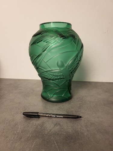 GROS VASE ART DECO EN VERRE VERT DECOR D'OISEAUX