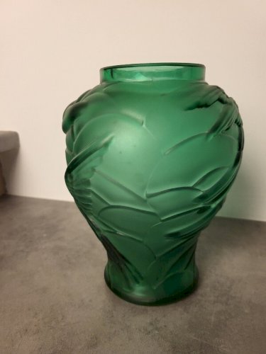 GROS VASE ART DECO EN VERRE VERT DECOR D'OISEAUX
