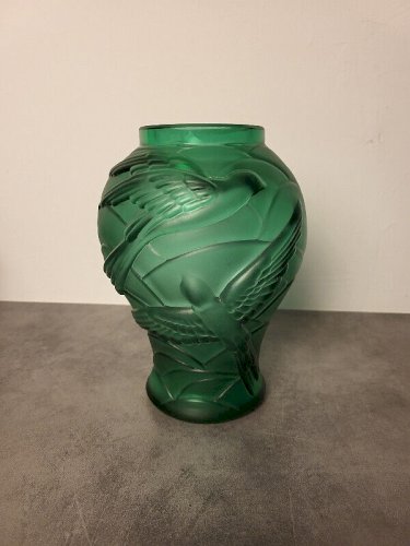 GROS VASE ART DECO EN VERRE VERT DECOR D'OISEAUX