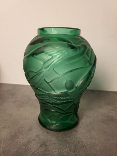 GROS VASE ART DECO EN VERRE VERT DECOR D'OISEAUX