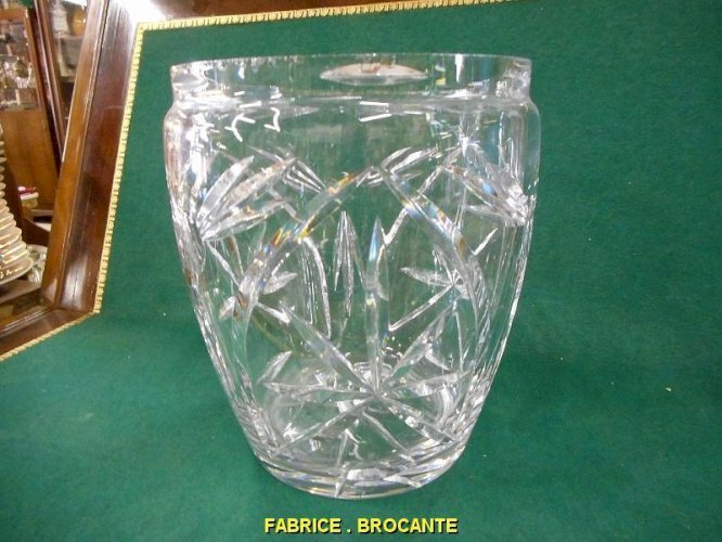GROS VASE EN CRISTAL