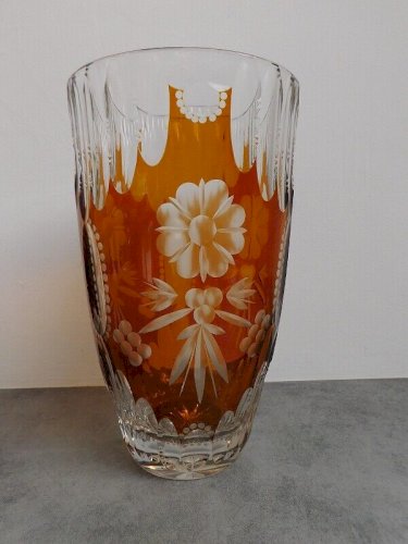 GROS VASE ROUGE EN CRISTAL DE BOHEME MARRON