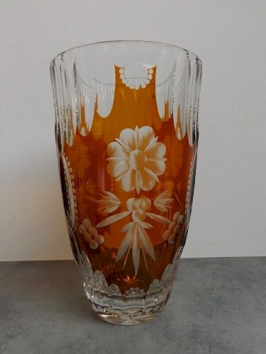GROS VASE ROUGE EN CRISTAL DE BOHEME MARRON