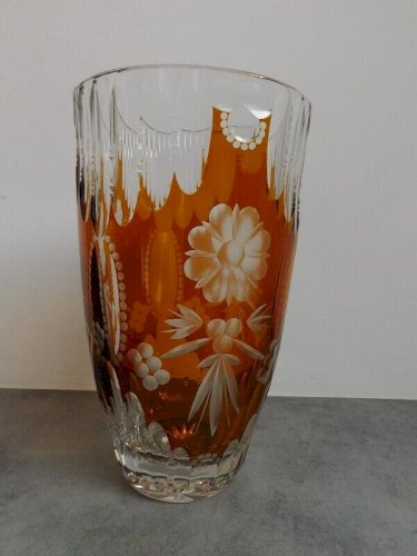 GROS VASE ROUGE EN CRISTAL DE BOHEME MARRON