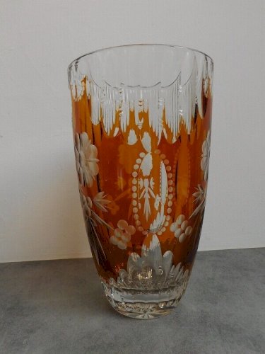 GROS VASE ROUGE EN CRISTAL DE BOHEME MARRON