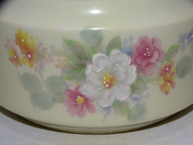 - GROSSE BOITE BONBONNIERE PORCELAINE LIMOGES REHAUTS EMAIL signée G HERVE    D