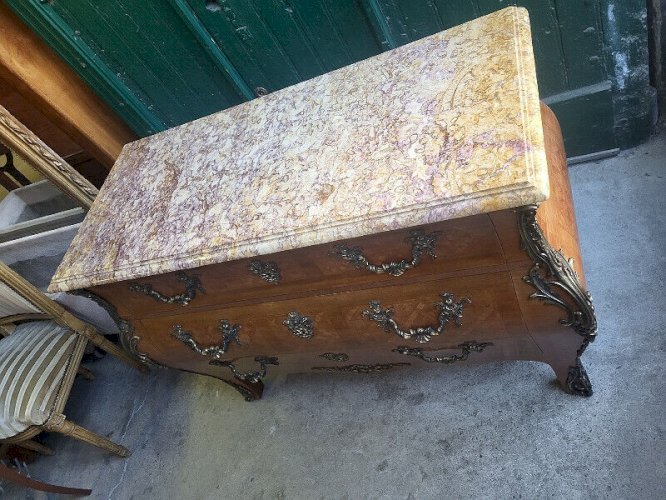 GROSSE COMMODE TOMBEAU LOUIS XV MARQUETERIE ET BRONZE PLATEAU MARBRE