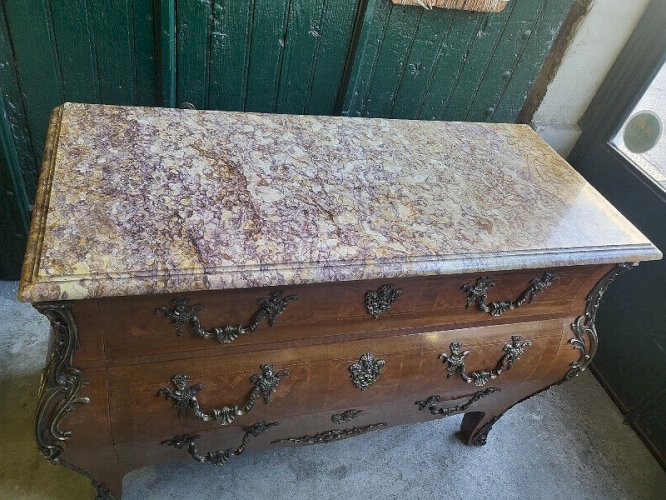 GROSSE COMMODE TOMBEAU LOUIS XV MARQUETERIE ET BRONZE PLATEAU MARBRE