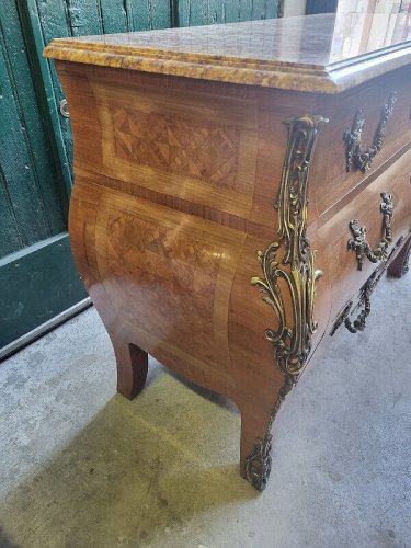GROSSE COMMODE TOMBEAU LOUIS XV MARQUETERIE ET BRONZE PLATEAU MARBRE