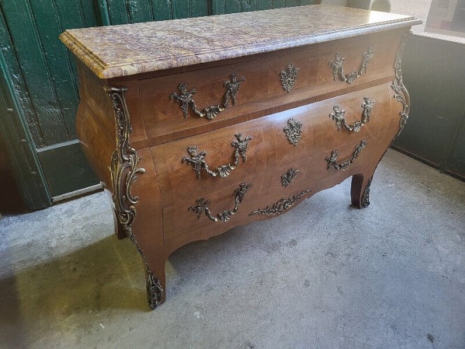 GROSSE COMMODE TOMBEAU LOUIS XV MARQUETERIE ET BRONZE PLATEAU MARBRE