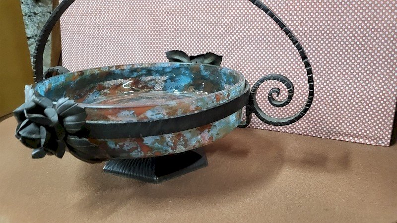 GROSSE COUPE CENTRE DE TABLE EN PATE DE VERRE ET FER FORGE ART DECO