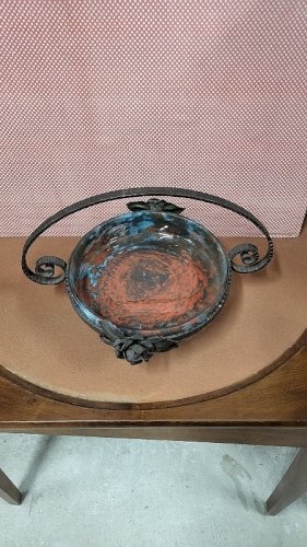 GROSSE COUPE CENTRE DE TABLE EN PATE DE VERRE ET FER FORGE ART DECO