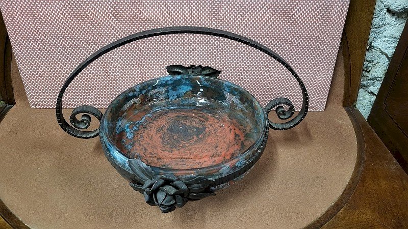 GROSSE COUPE CENTRE DE TABLE EN PATE DE VERRE ET FER FORGE ART DECO