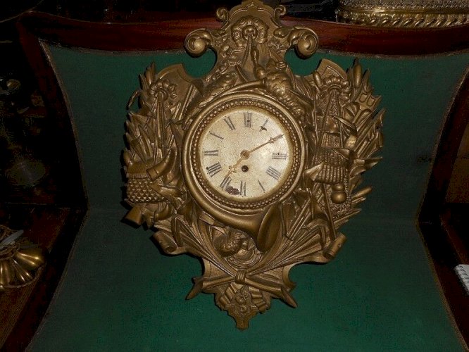 GROSSE HORLOGE EN FONTE DECOR DE CHASSE ET PECHE