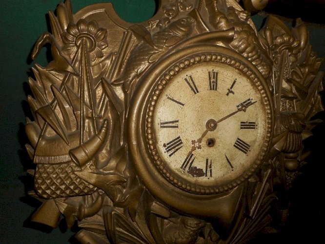 GROSSE HORLOGE EN FONTE DECOR DE CHASSE ET PECHE