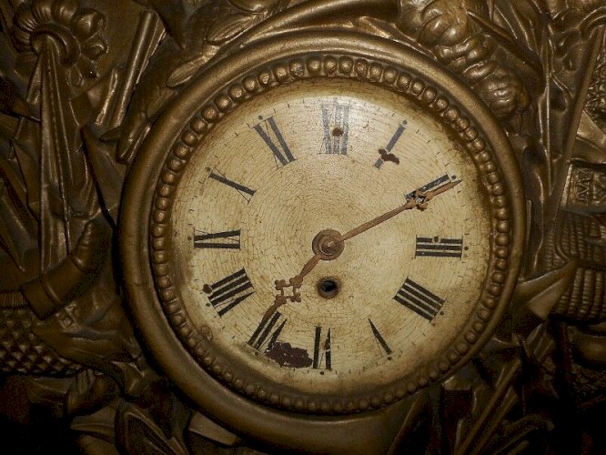 GROSSE HORLOGE EN FONTE DECOR DE CHASSE ET PECHE