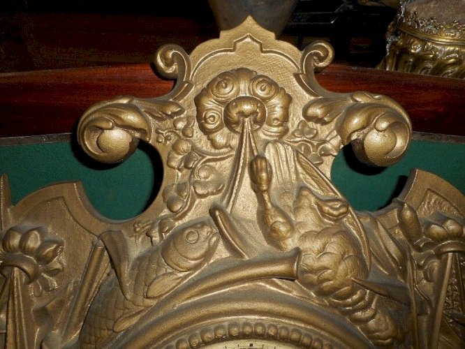 GROSSE HORLOGE EN FONTE DECOR DE CHASSE ET PECHE