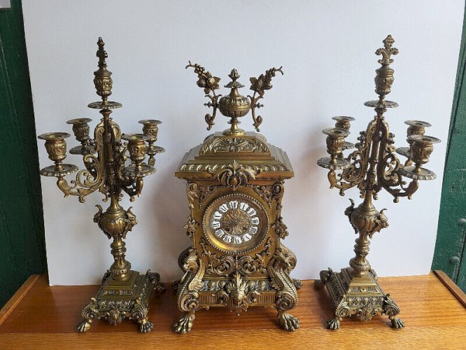 GROSSE HORLOGE PENDULE AVEC 2 CHANDELIERS EN BRONZE N° 7