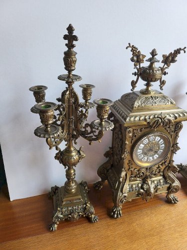 GROSSE HORLOGE PENDULE AVEC 2 CHANDELIERS EN BRONZE N° 7