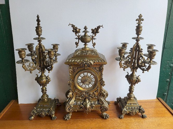 GROSSE HORLOGE PENDULE AVEC 2 CHANDELIERS EN BRONZE N° 7