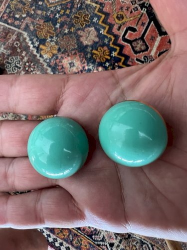 Grosse paire de boucles d’oreilles clip émaillée vintage vers 1960/1970 Fashion