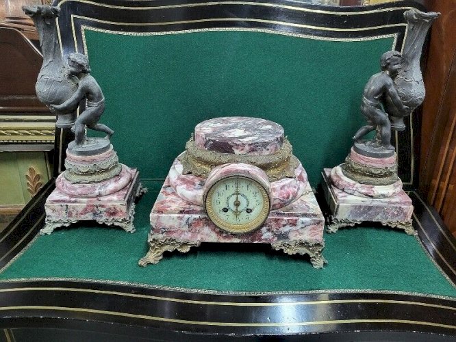 GROSSE PENDULE HORLOGE EN MARBRE AVEC 2 CASSOLETTES