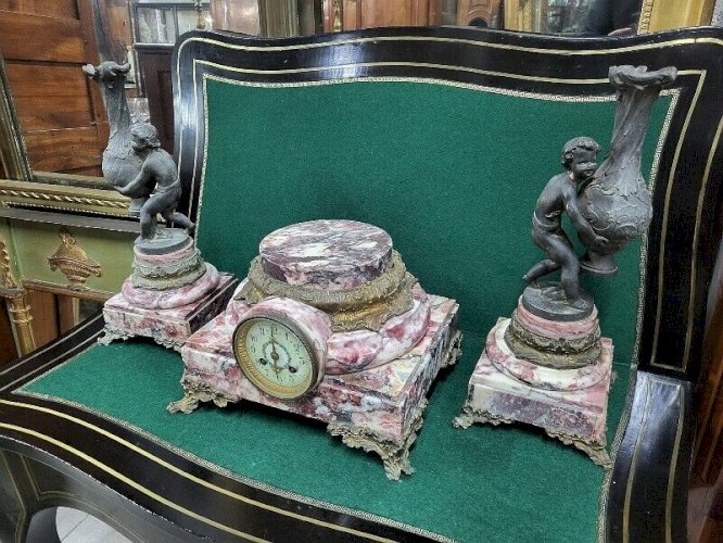 GROSSE PENDULE HORLOGE EN MARBRE AVEC 2 CASSOLETTES