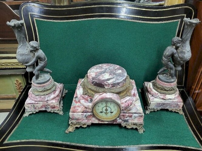 GROSSE PENDULE HORLOGE EN MARBRE AVEC 2 CASSOLETTES