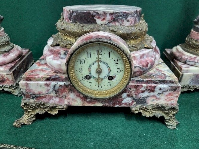GROSSE PENDULE HORLOGE EN MARBRE AVEC 2 CASSOLETTES
