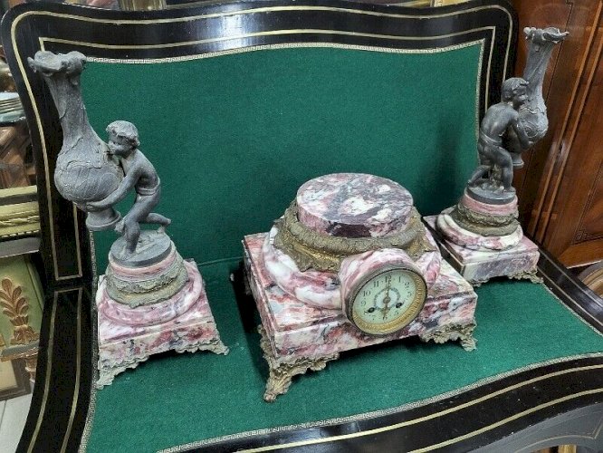 GROSSE PENDULE HORLOGE EN MARBRE AVEC 2 CASSOLETTES