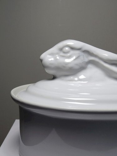 Grosse terrine en faïence blanche vintage tête de lièvre, lapin