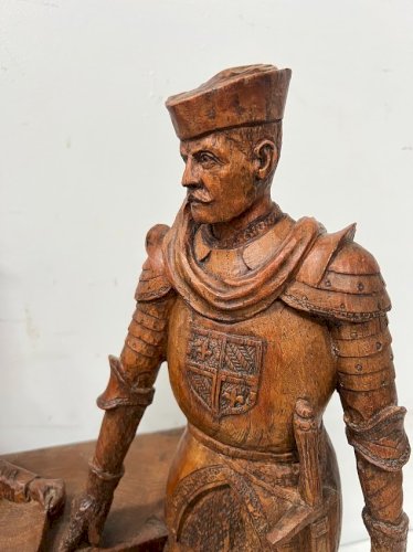 Groupe en bois sculpté a l'efigie de deux notables XX siècle