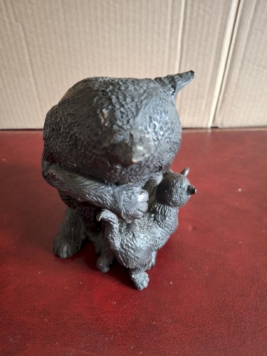 Groupe en bronze sculpture chaton jouant avec la queue du chat, pour les amoureux des chats