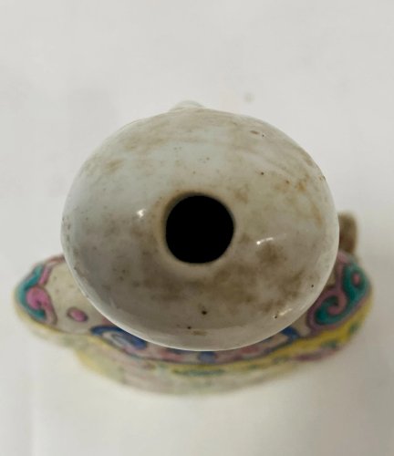 Groupe en porcelaine polychrome " Le Siffleur " XX siècle