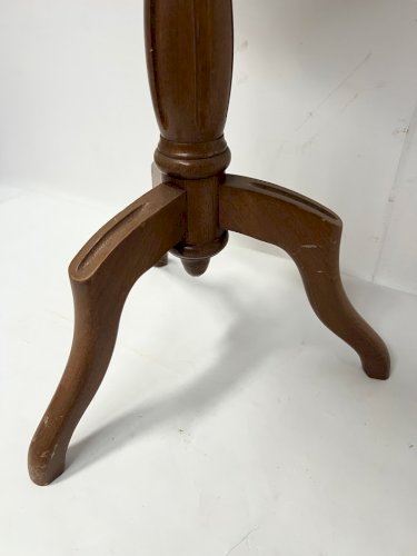 Guéridon bout de canapé de style Louis XVI en hetre et marbre XX siècle