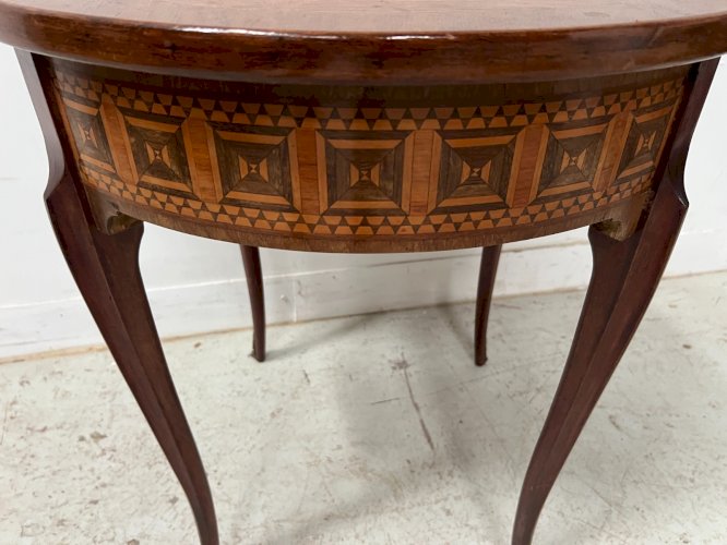 Guéridon de style Louis XV en bois marqueté XX siècle