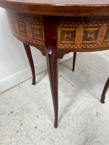 Guéridon de style Louis XV en bois marqueté XX siècle