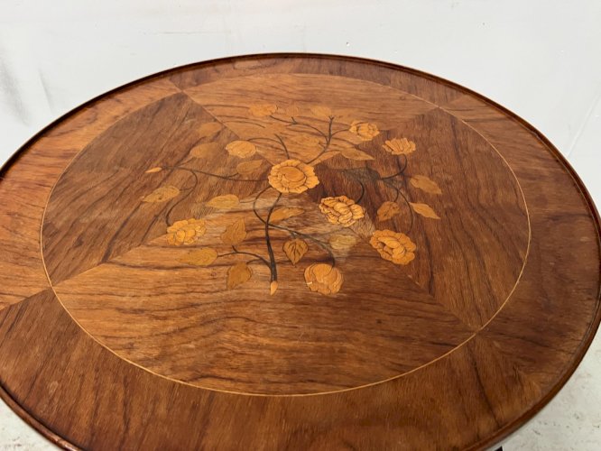 Guéridon de style Louis XV en bois marqueté XX siècle