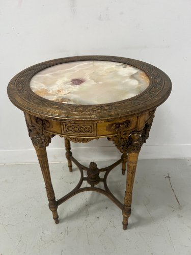 Guéridon de style Louis XVI en bois et stuc doré XIX siècle