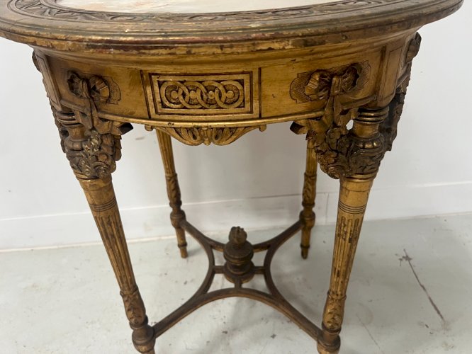 Guéridon de style Louis XVI en bois et stuc doré XIX siècle