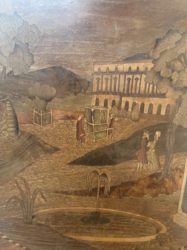 Guéridon marqueté de style Louis XVI a plateau amovible XX siècle