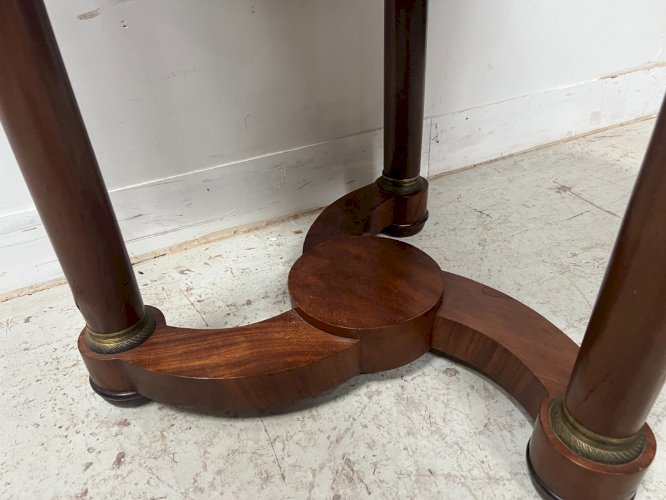 Guéridon rond de style Empire en acajou et placage XX siècle