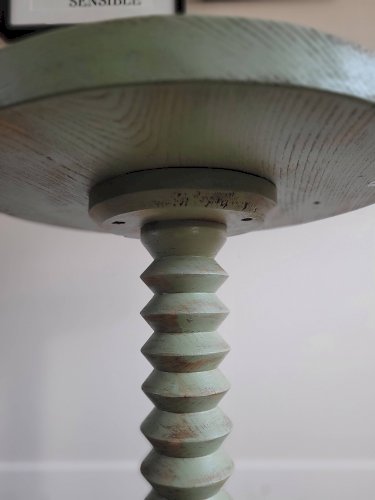 Guéridon vintage en bois patiné vert